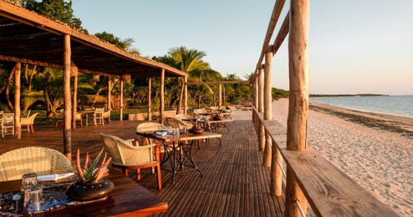 Sonhos Pool Bar & Seaside Restaurant
