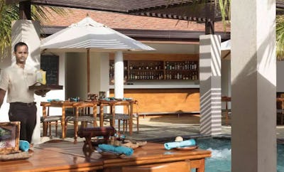 POOLSIDE BAR