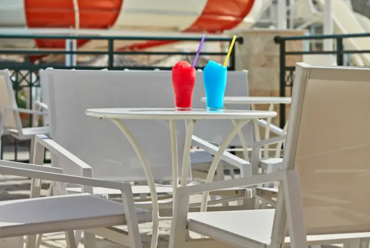 Splash Pool Bar
