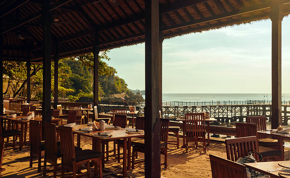 KISIK Lounge & Seafood Restaurant