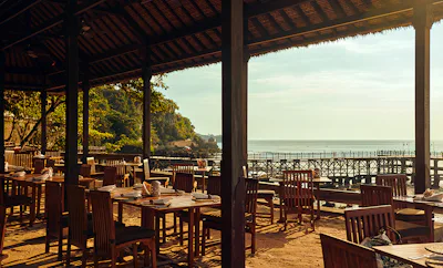 KISIK Lounge & Seafood Restaurant