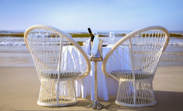 BEACH ROMANTIC DINNER