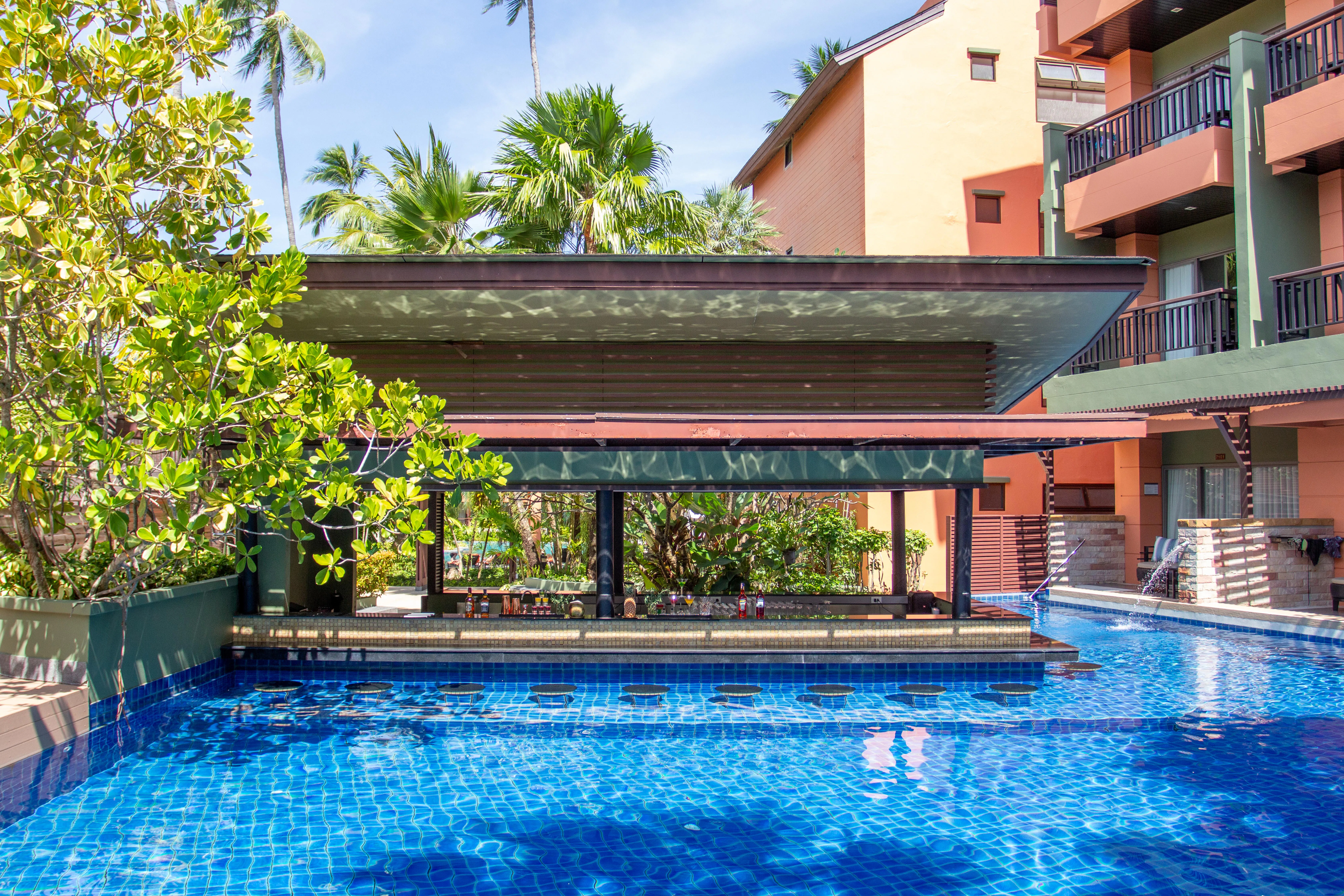 Below 47 (Swim-up Pool Bar)