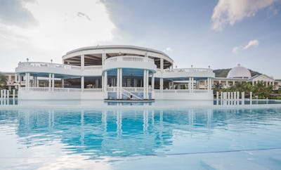 Blue Lagoon Swim-Up Bar