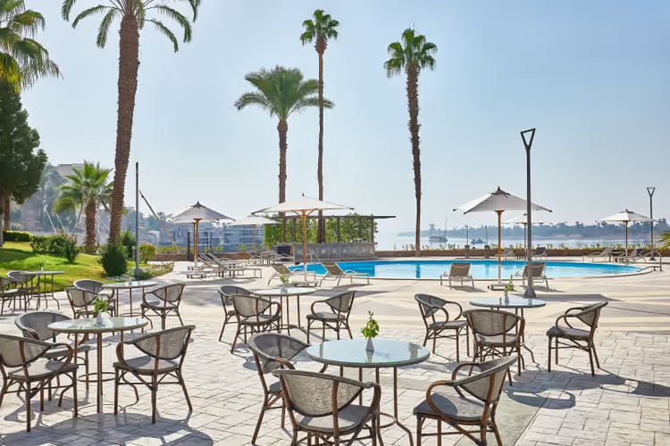 Bungalow and Nile Side Pools Bar & Grill