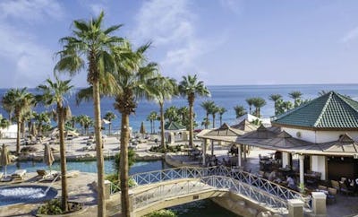 CASCADES RESTAURANT & BAR