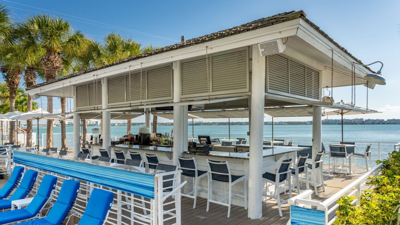 Kokomos Bar & Grille