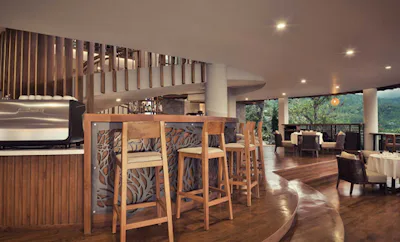 CLOUDS 9 BAR & LOUNGE