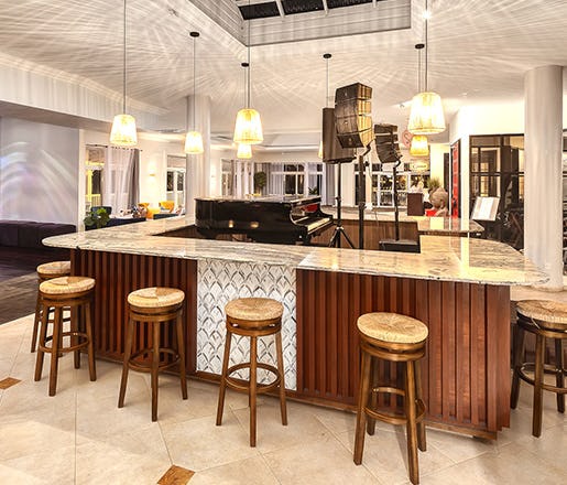 Peter John’s Lounge