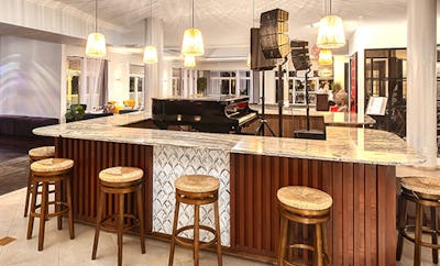 Peter John’s Lounge