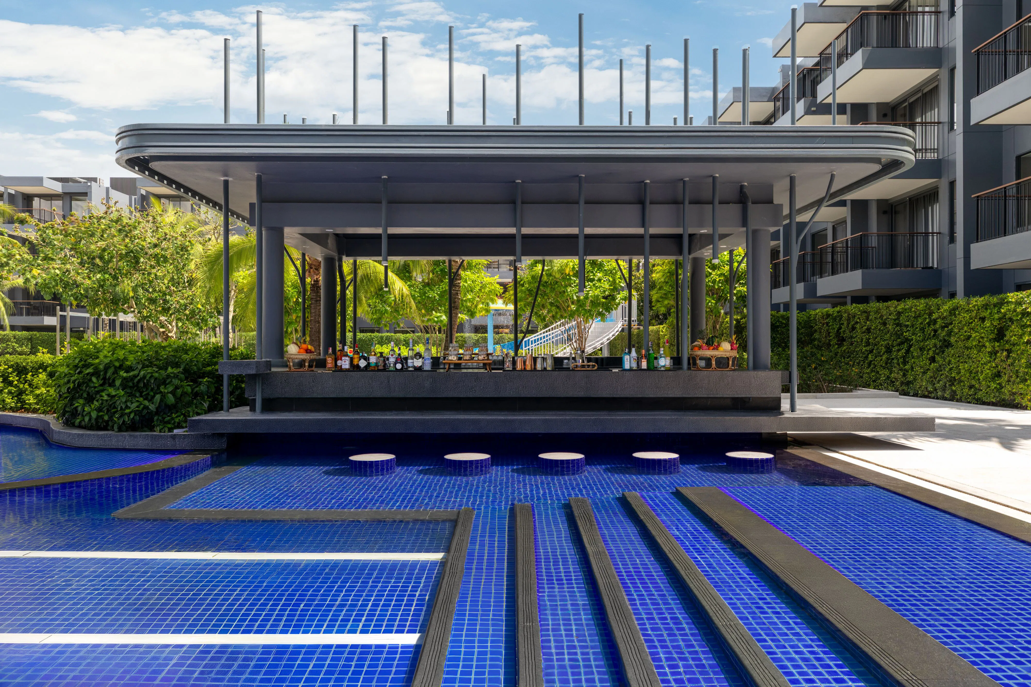 Splash Pool Bar