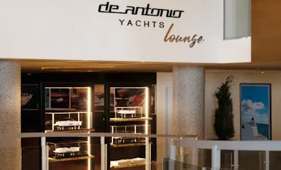 De Antonio Yachts Lounge