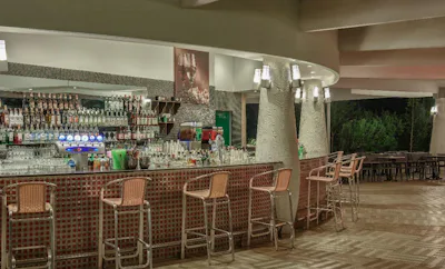 Pool Bar