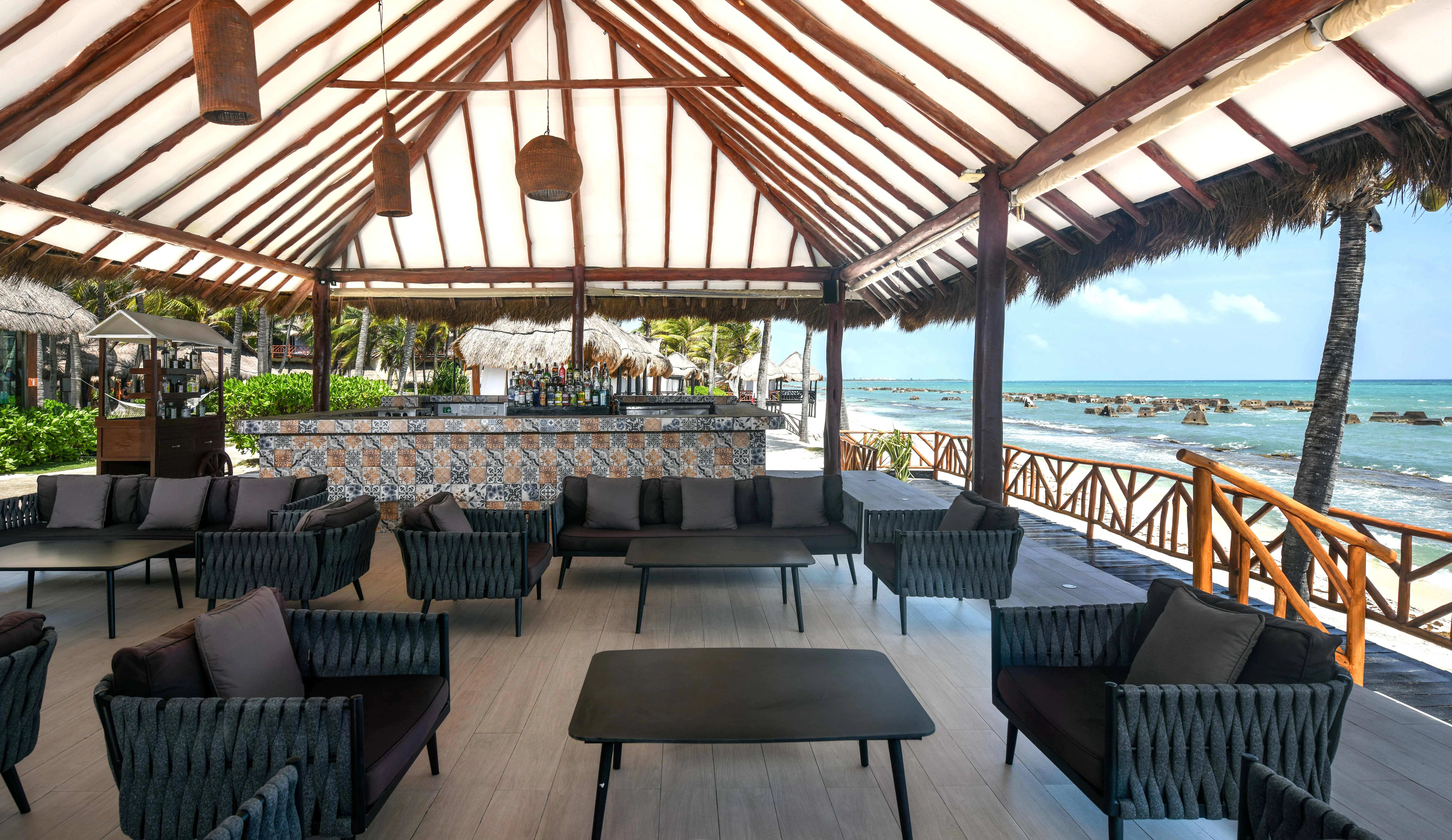 Gaviotas Seashore Bar