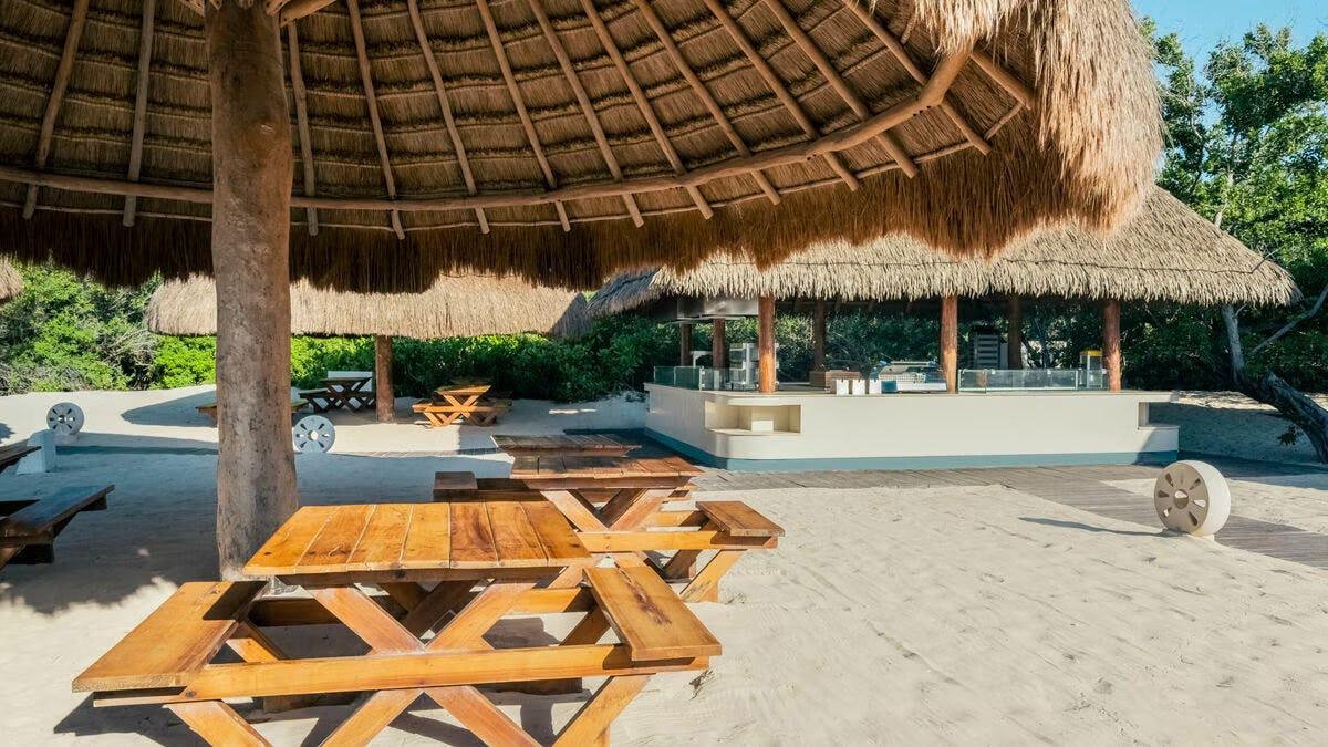 El Kiosko Beach Bar and Grill