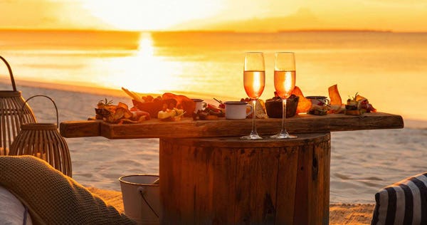 FAMOUS ZURI DJ SUNDOWNERS