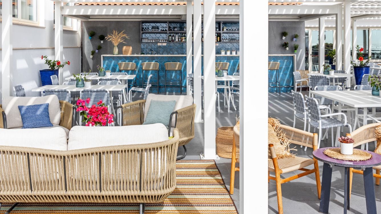 Fluido Pool Bar & Terrace