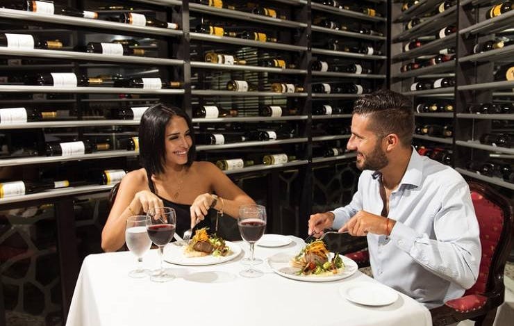 GOURMET DINNER IN YOUR SUITE