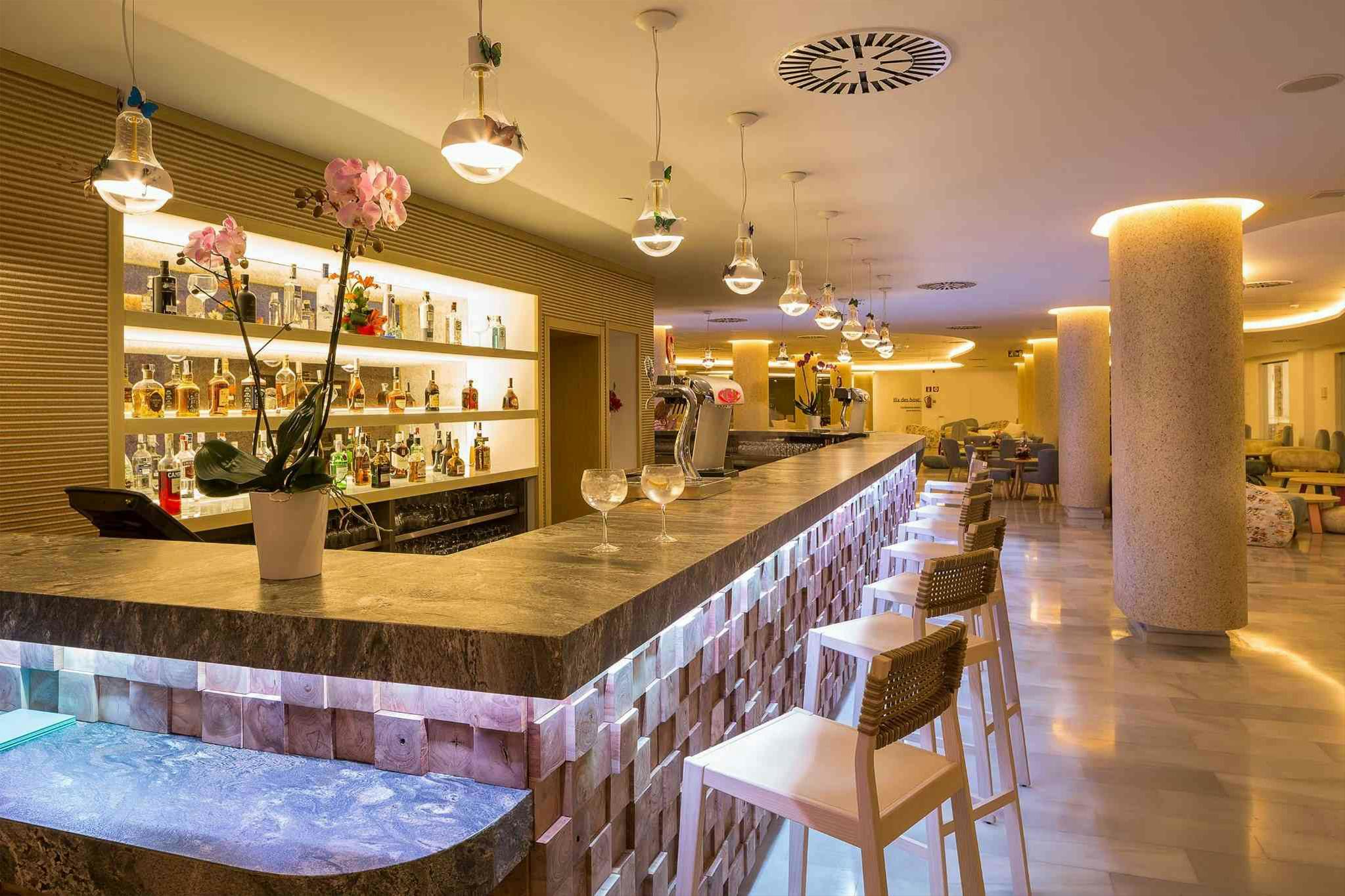 Savina Lobby Bar