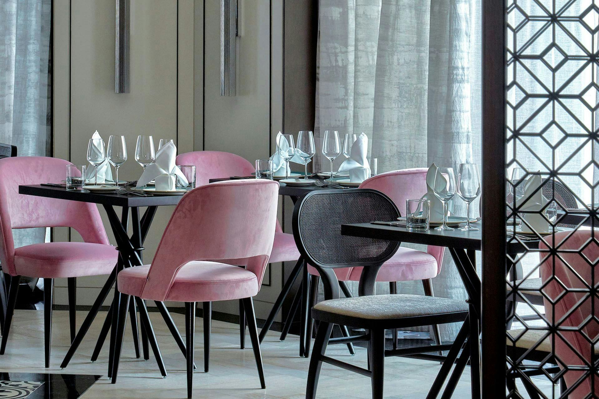 Happy Hour at Tablescape Bar