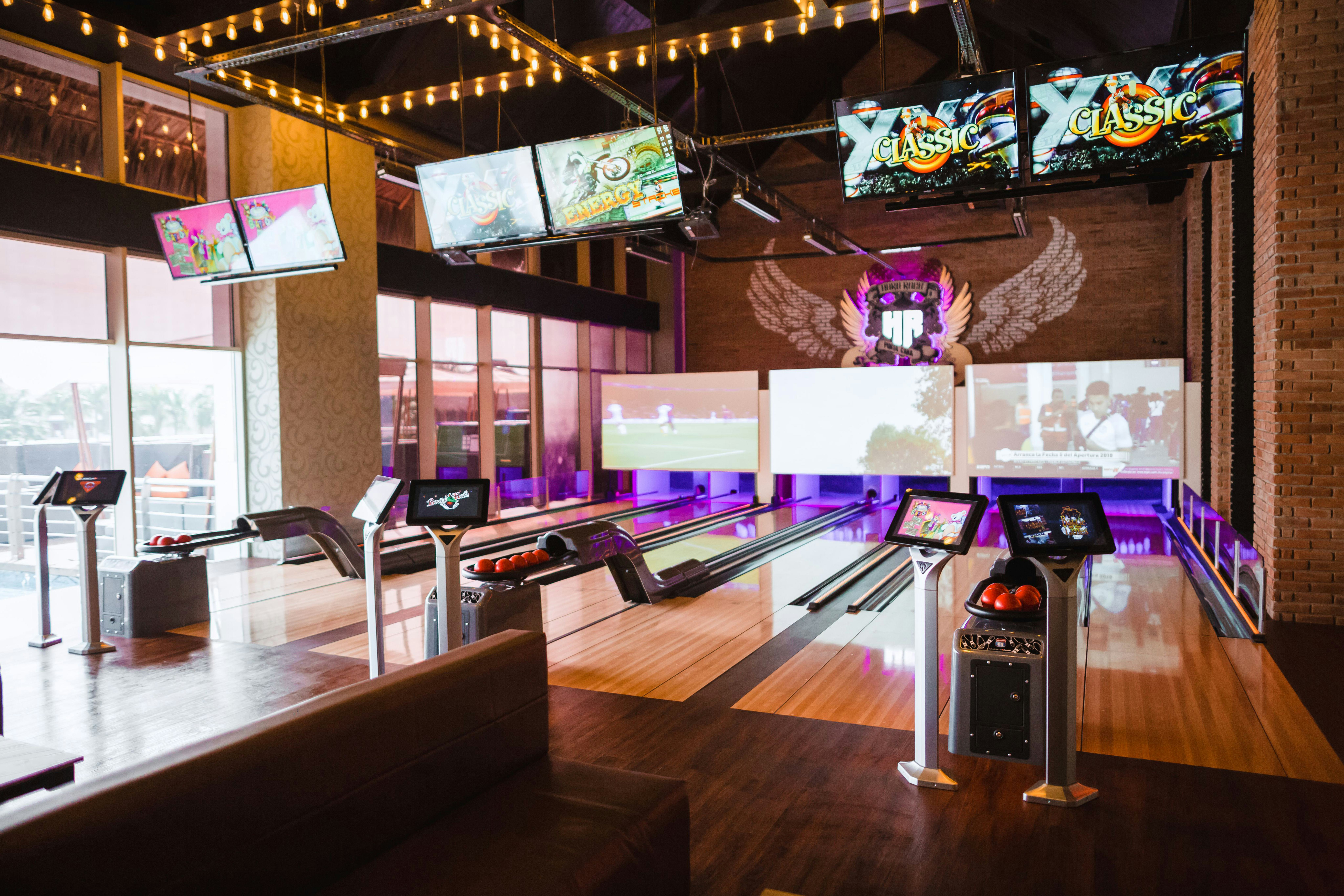 BOWLING BAR