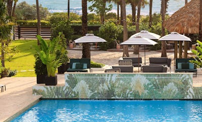 High Tide Beach Bar & Grill