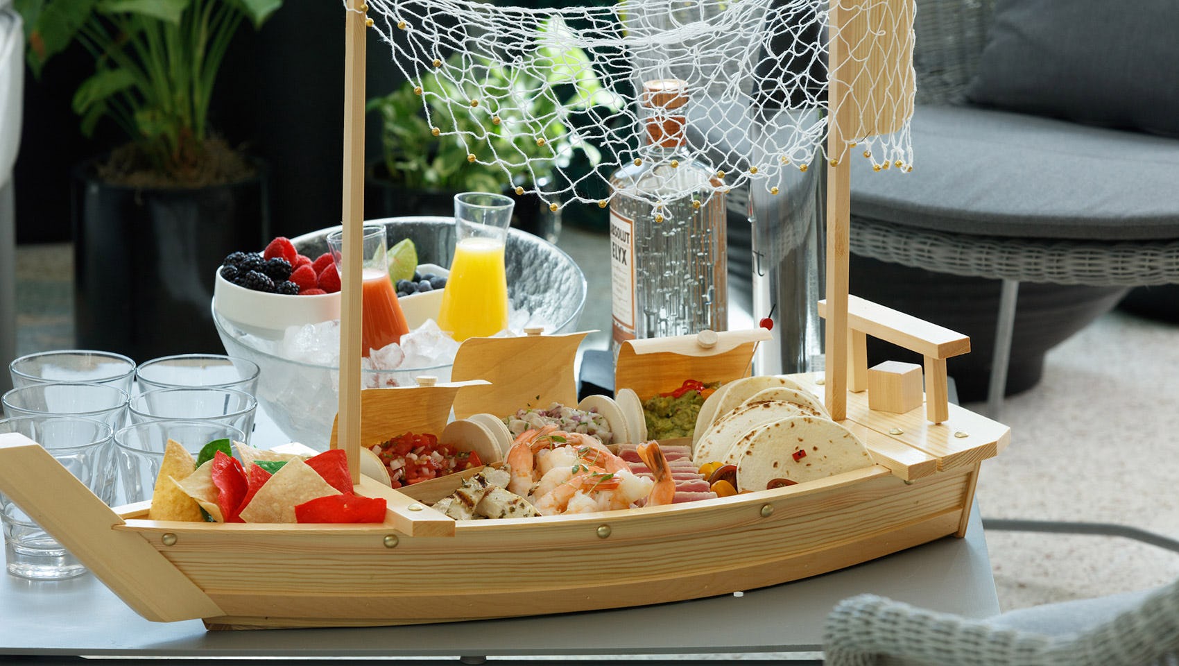 High Tide Beach Bar & Grill