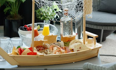 High Tide Beach Bar & Grill