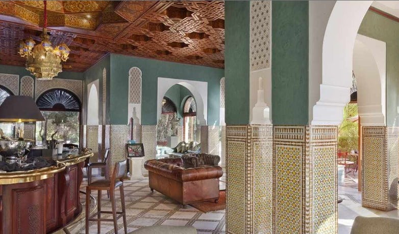 HOLE 19 BAR & LOUNGE