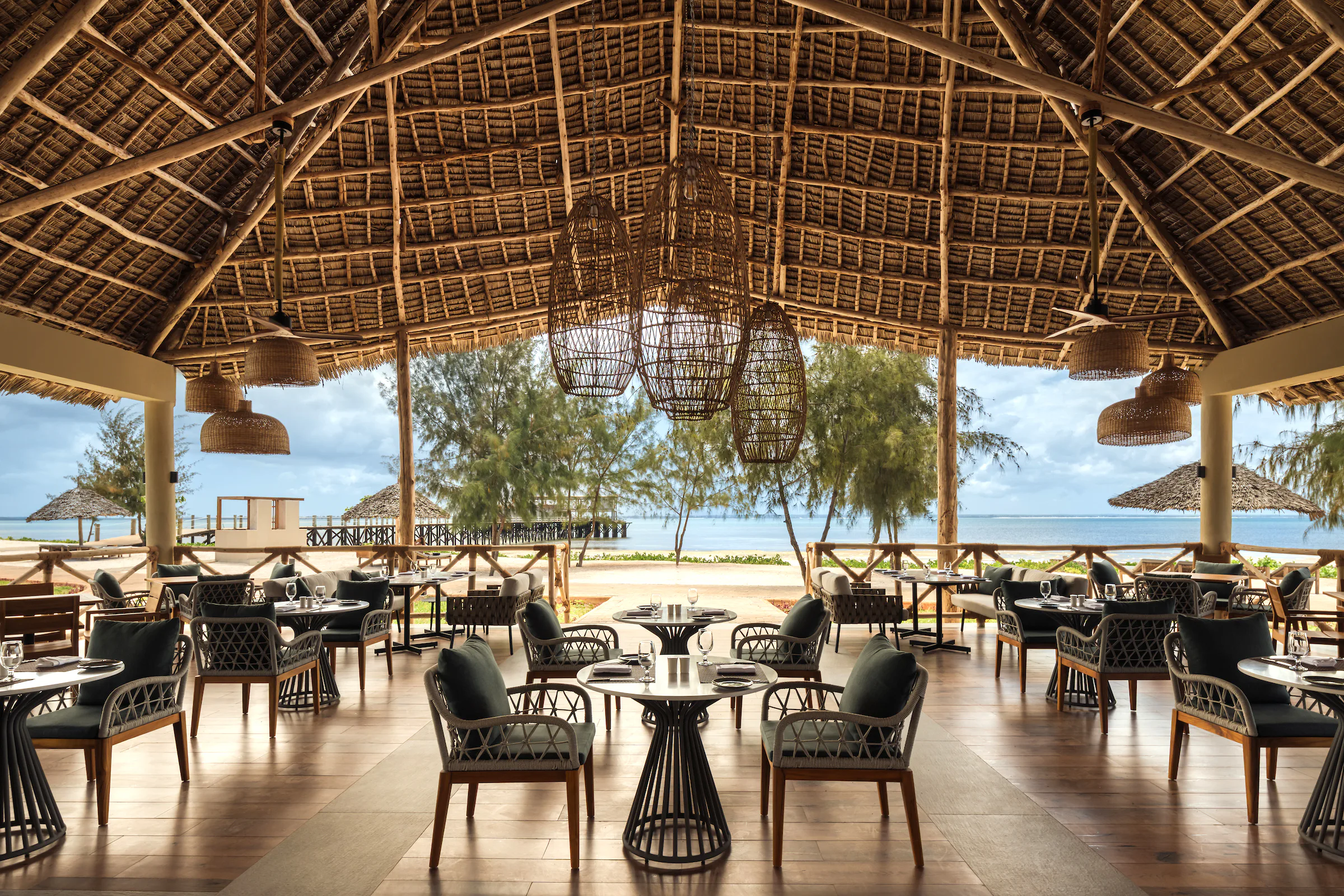 BREEZE BAR & RESTAURANT