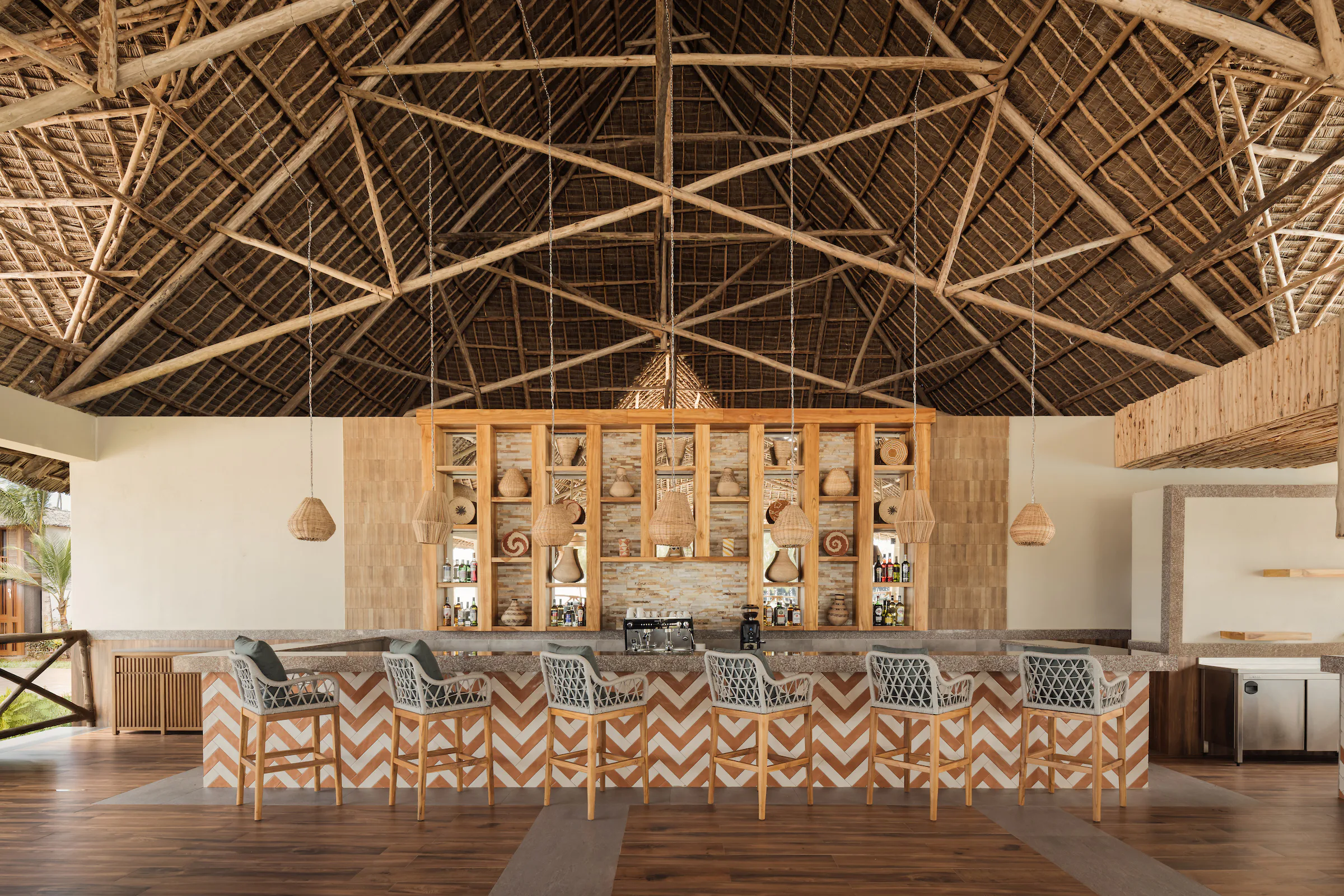 BREEZE BAR & RESTAURANT