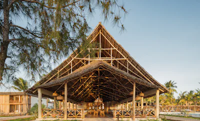 BREEZE BAR & RESTAURANT