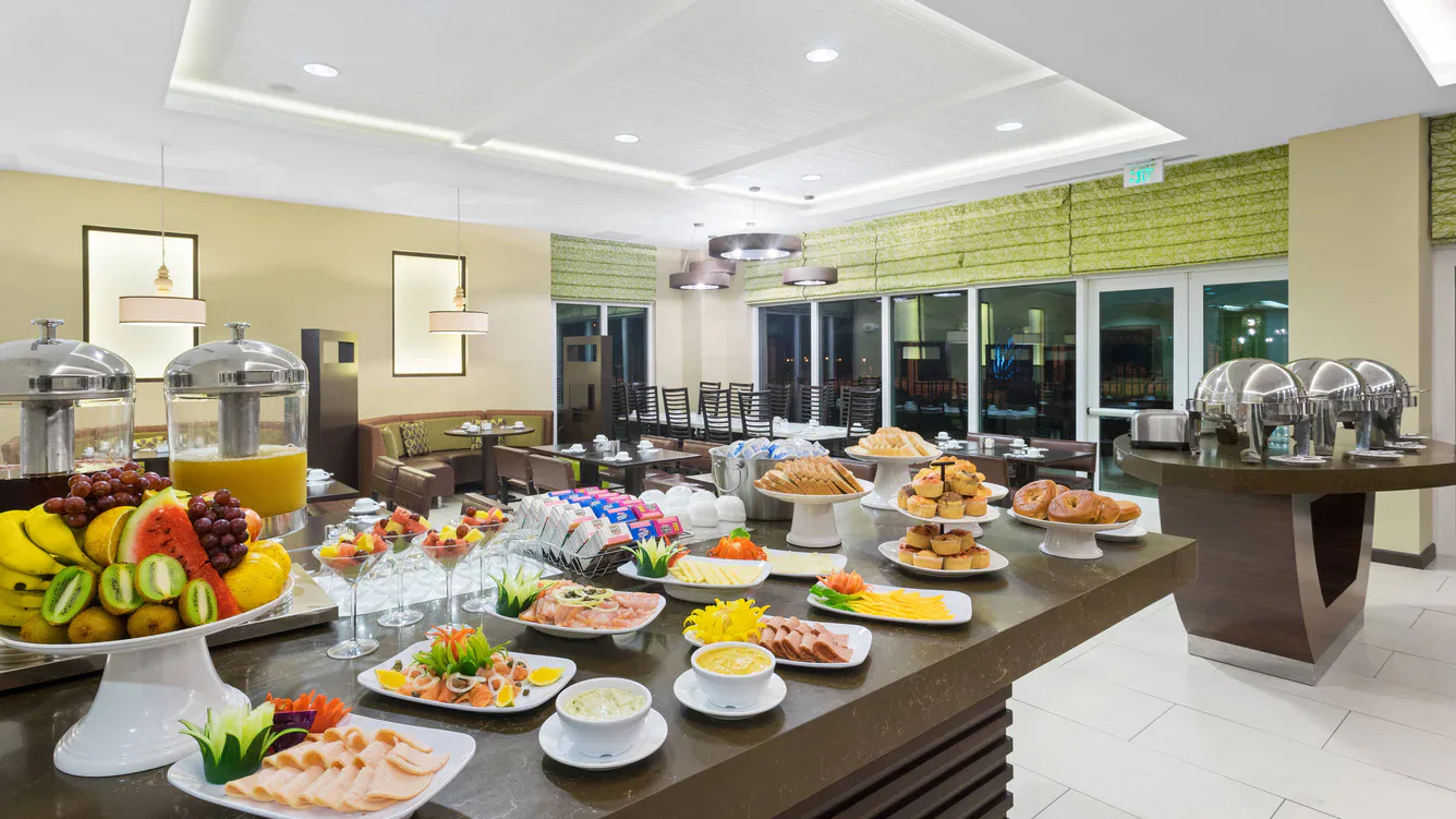 Kitchen & Bar