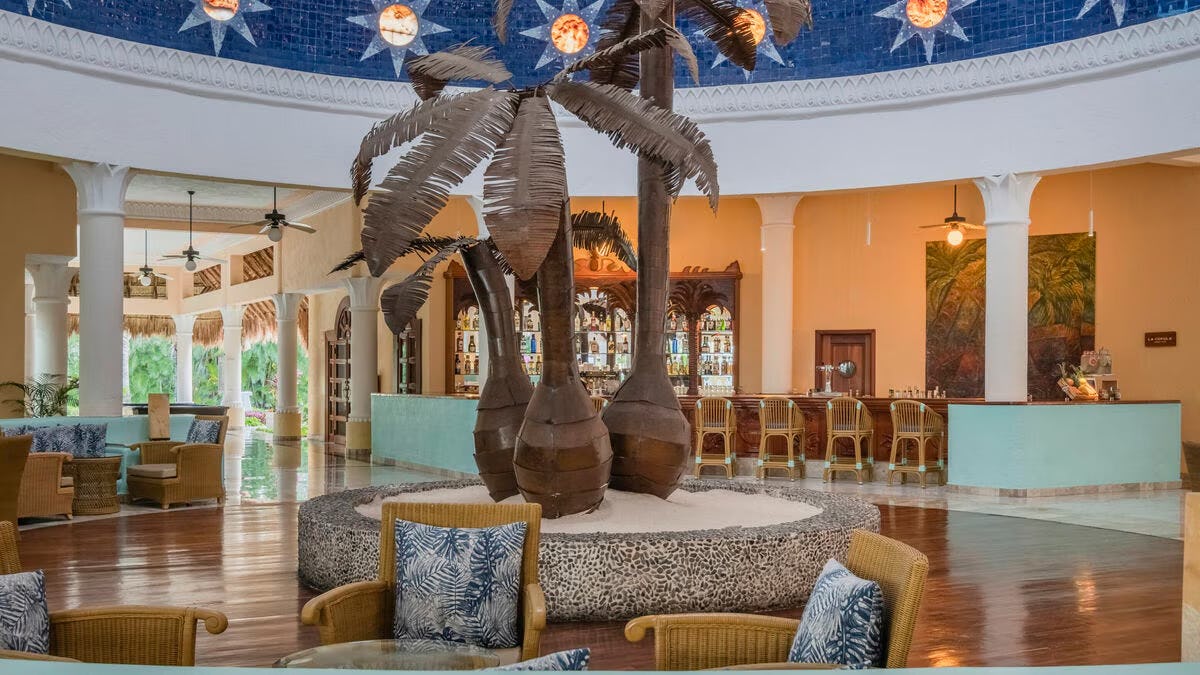 La Cúpula Lobby Bar