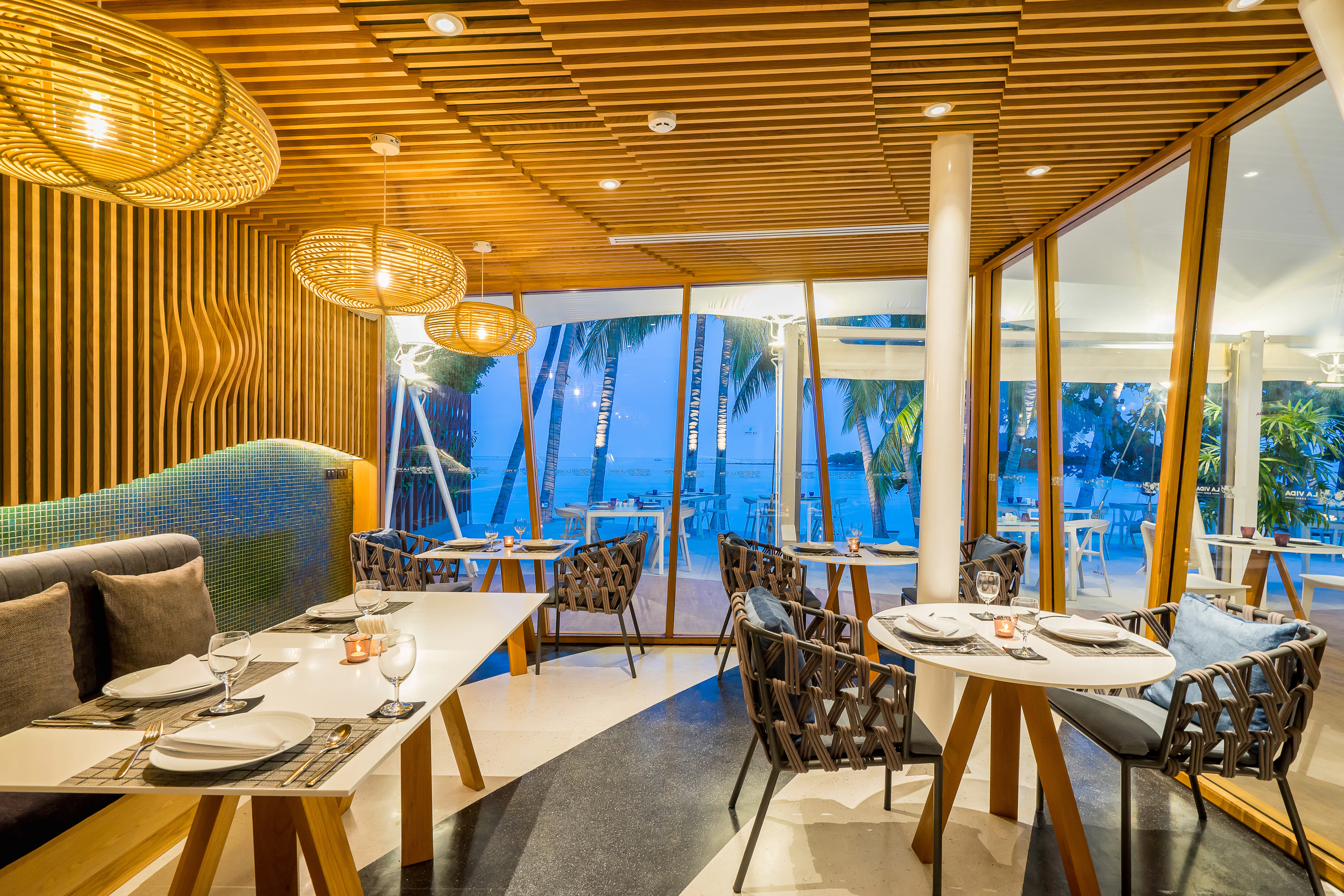 Lago Bar and Restaurant