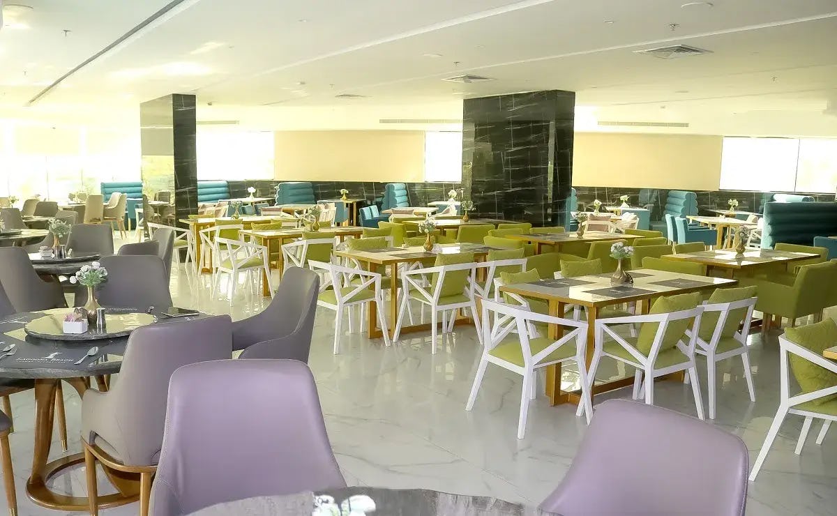 MIRAGE LOUNGE (M Floor)?