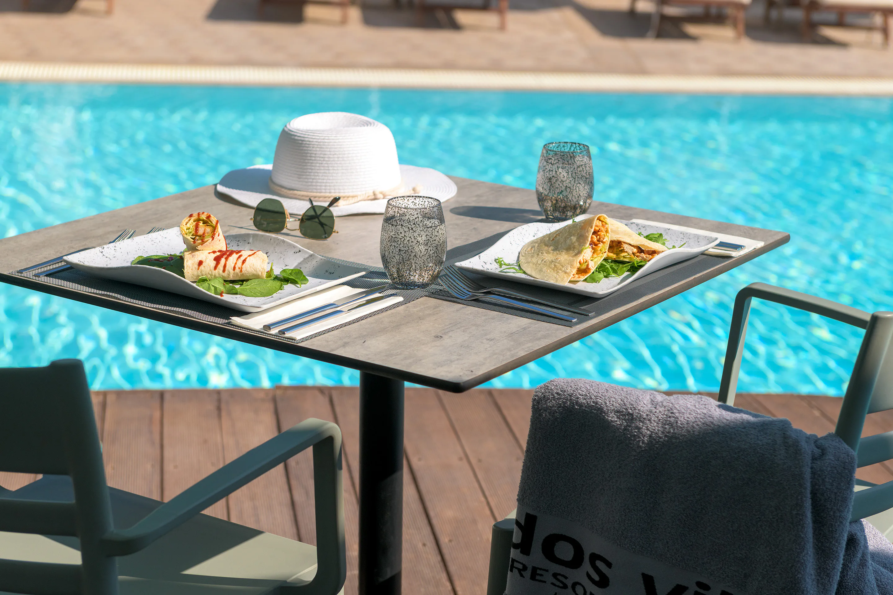 Ydor Pool Restaurant & Bar