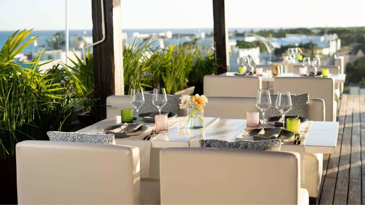 LOLA - ROOFTOP RESTAURANT