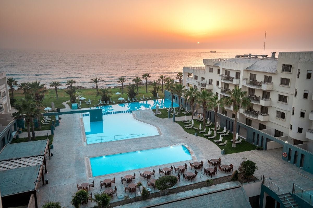 Lounge Bar & Pool Bar