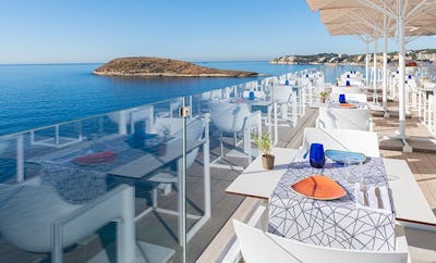 LOUNGE BAR & RESTAURANT “THE BOW