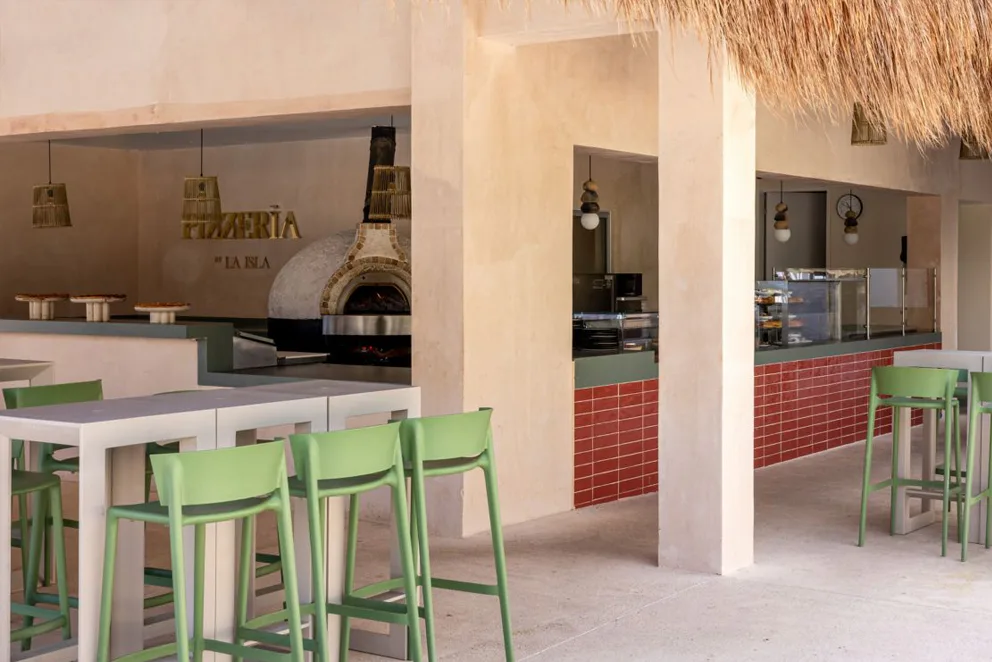 Pizzeria by La Isla