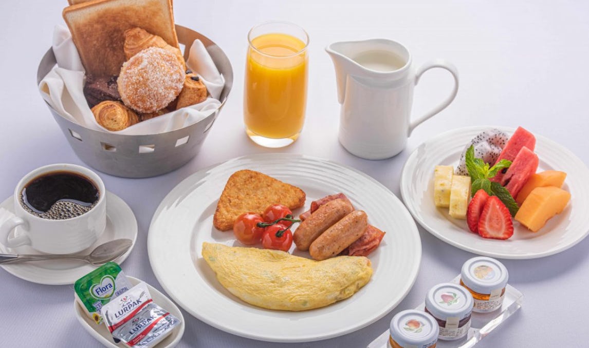 24 HOURS IN ROOM DINING