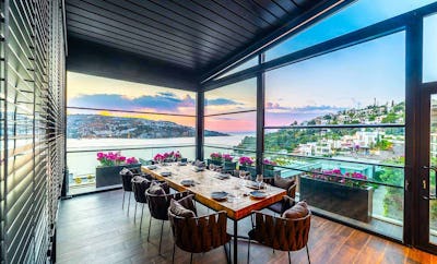 Minami Lounge & Terrace