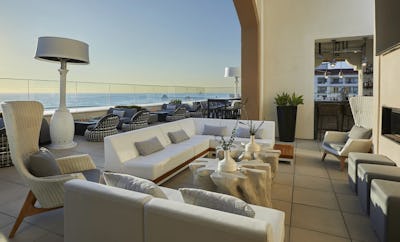 Offshore 9 Rooftop Bar