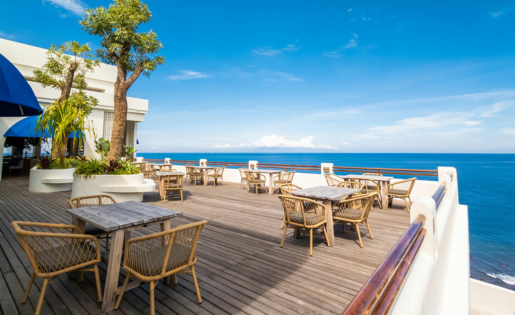 OLIVE’S BAR & RESTAURANT