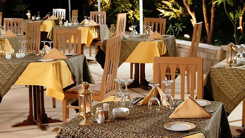 ORIENTAL CORNER/OPEN AIR BAR