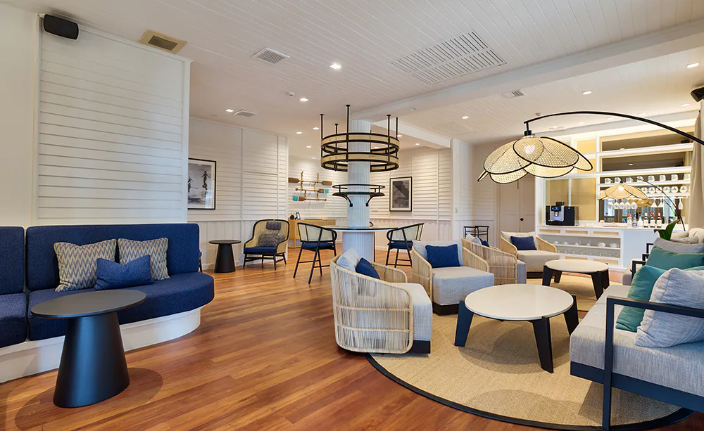 Voyager 47 Club Lounge