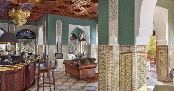 HOLE 19 BAR & LOUNGE