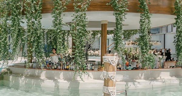 Pool Bar