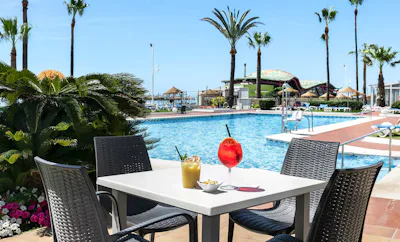 POOL BARDrinks, cocktails, long drinks, as well as a good choice of sandwiches (vegetable, ham and cheese, hamburgers.